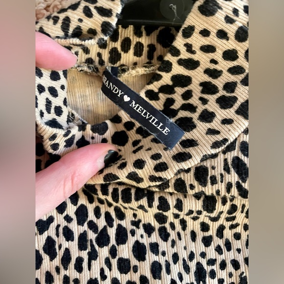 Brandy Melville Leopard Print Turtleneck - Picture 3 of 3